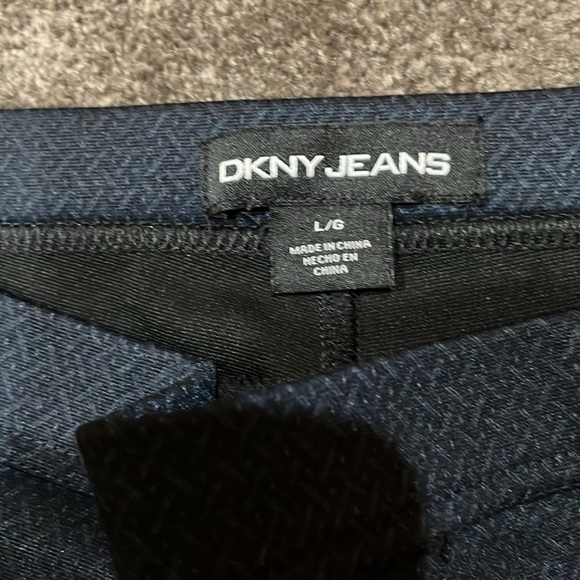 Ladies pant - Picture 2 of 5